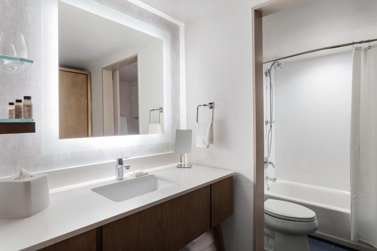 Delta Hotels By Marriott Virginia Beach Waterfront Εξωτερικό φωτογραφία