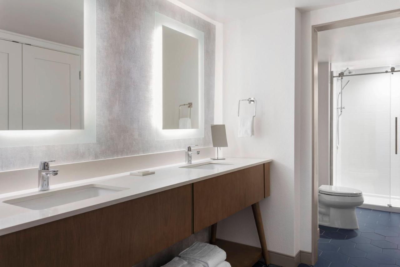 Delta Hotels By Marriott Virginia Beach Waterfront Εξωτερικό φωτογραφία